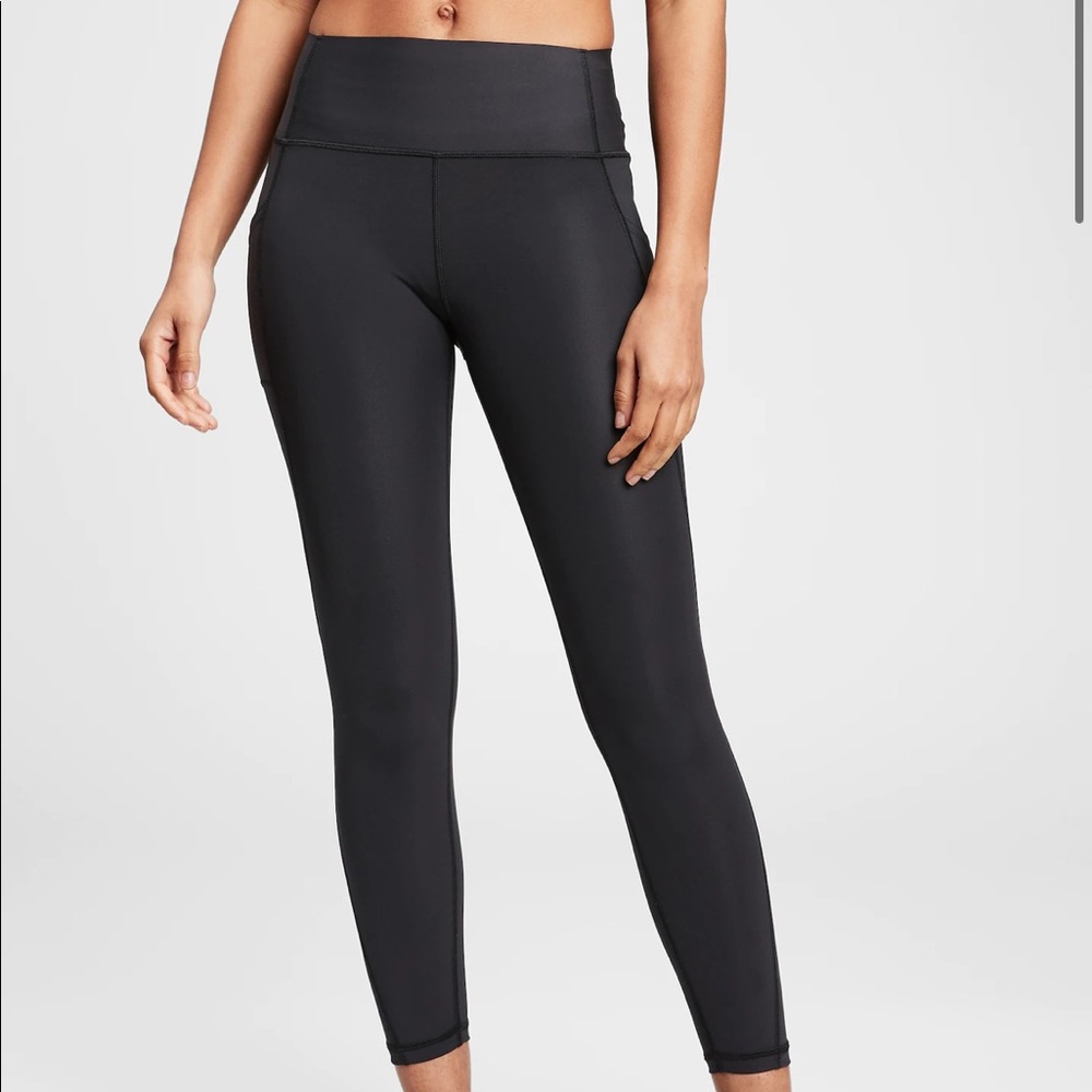 GapFit High Rise 7/8 Leggings in Sculpt Revolution, Size XS, Black